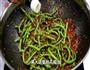 蒜香肉末豆角的做法图解6