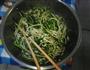 凉拌豆腐丝茼蒿的做法图解1