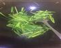 韭菜苔紫苏炒虾米的做法图解2