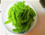 胡萝卜荷兰豆的做法图解1