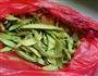 荷兰豆炒腊肉的做法图解1