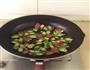 腊肠鸡蛋炒秋葵的做法图解5