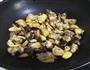 香菇炒鸡肉的做法图解6