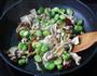榨菜肉片炒蚕豆 的做法图解7