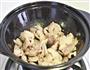鸡肉肠五香花腩茄子煲的做法图解5