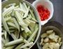 清爽少油又入味的家常炒茄子的做法图解1
