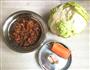 卷心菜胡萝卜炒肉沫的做法图解1