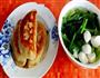 鸡蛋韭菜猪肉馅大盒子+菠菜鱼丸汤的做法图解5