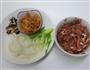 泡菜炒麵-方便麵變身料理的做法图解1