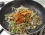 泡菜炒麵-方便麵變身料理的做法图解5