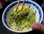香椿芽儿鸡蛋饼的做法图解3