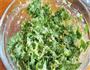 玉米粉蒸芹菜叶的做法图解5