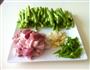 肉烧四季豆的做法图解1