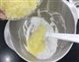 蛋白椰蓉球的做法图解3