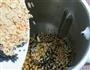 芝麻花生香浓豆浆的做法图解7