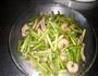 蒜苔虾仁炒肉的做法图解14