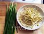 凉拌韭菜豆芽的做法图解2