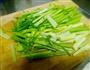 芹菜炒腐竹的做法图解1