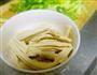 芹菜炒腐竹的做法图解2