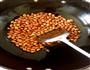 小炒花生米的做法图解4