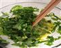 芹菜叶炒鸡蛋的做法图解1