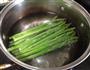 白灼芦笋的做法步骤2
