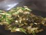 猪大肠炒酸菜的做法图解5
