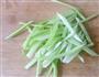 鲜虾芹菜面的做法图解1