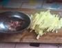 土豆丝炒肉的做法图解2