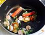 时蔬海鲜面的做法图解2