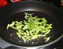 苦瓜鸡蛋炒红秋葵的做法图解3