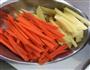 胡萝卜暑丝酿鸡翅的做法图解2