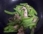 荷兰豆炒肉的做法图解7