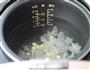冰糖银耳莲子粥的做法图解3