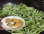 蒜香腐乳炒豆角的做法图解5