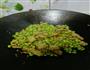 五花肉炒青黄豆的做法步骤3