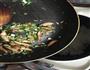 香菇虾皮油焖饭的做法图解5