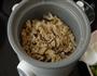 腊肉香菇炒糙米饭的做法图解5