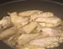 酒焖蒜香鸡翅的做法图解7