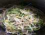 豆苗拌豆芽的做法图解1