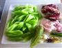 咸肉烧莴笋的做法图解1