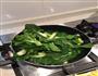 鸡蛋豆腐白菜汤的做法图解2