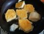 煎鸡蛋馒头片的做法步骤6
