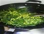 毛豆炒韭菜的做法图解3