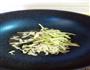 豆芽炒饭的做法图解3