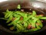荷兰豆炒腊肠的做法图解3