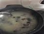 暖心皮蛋瘦肉粥的做法图解2