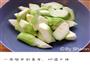盛夏半汤菜—虾皮丝瓜的做法图解2