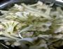 郫县豆瓣炒鸡蛋菜花的做法图解1