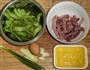 豆荚松板肉的做法图解1